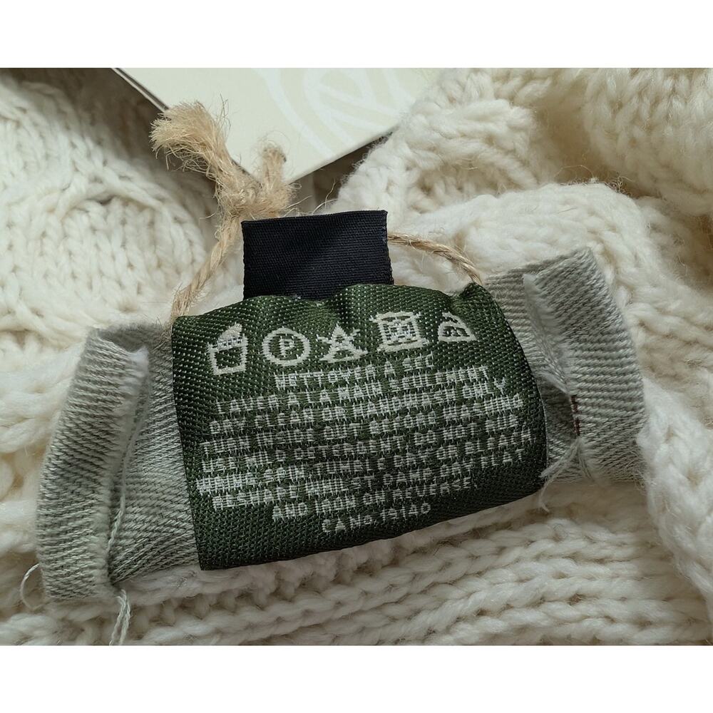 Aran Sweater Market Wrap Cream Merino Wool Pockets Shawl Wrap Women's New - Picture 9 of 10